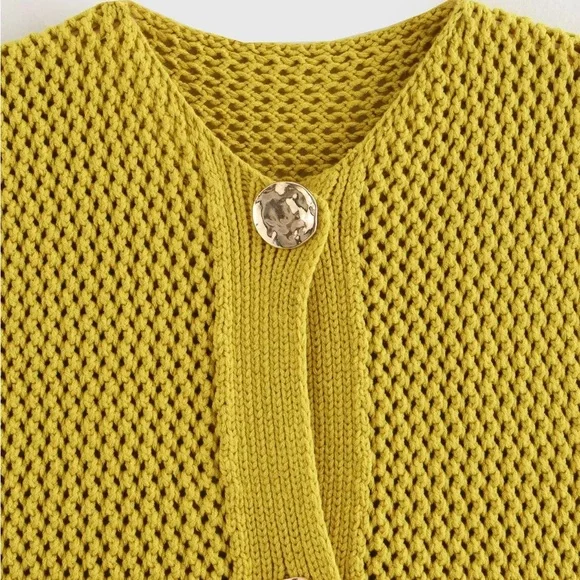 Chunky Knit Vest Top with solid gold detail accent buttons - Picture 3 of 4